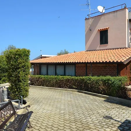 Il Patio Apartmanhotel Cefalù
